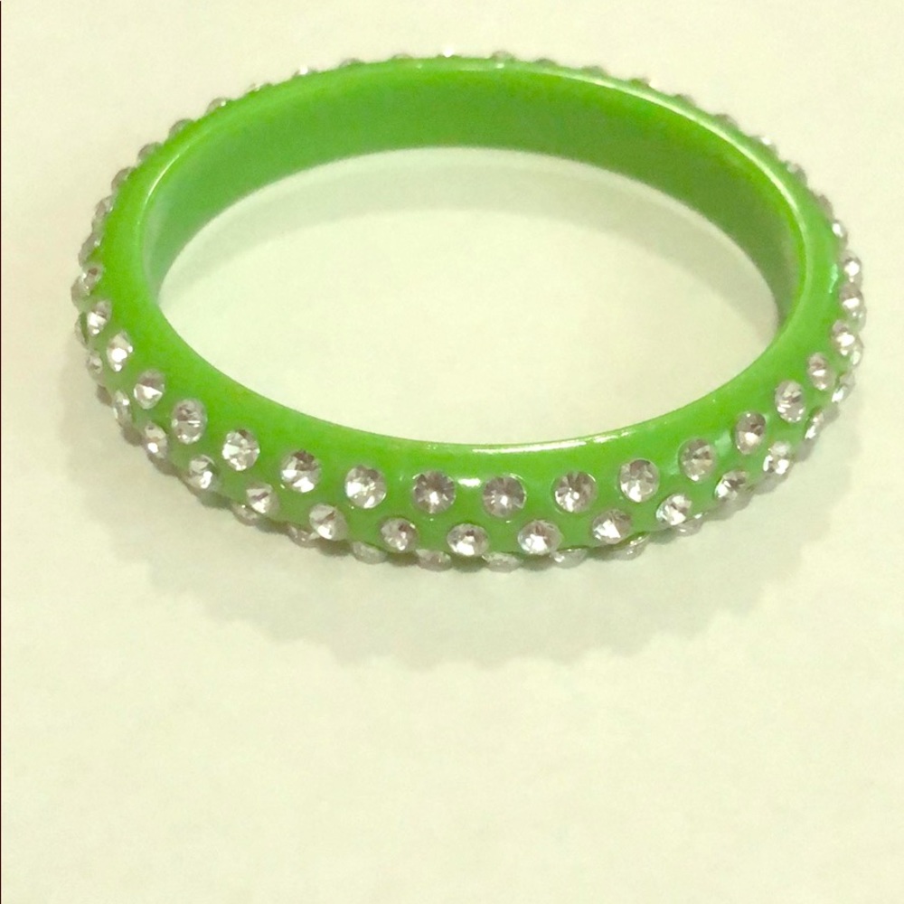 A like-new bracelet that is unused